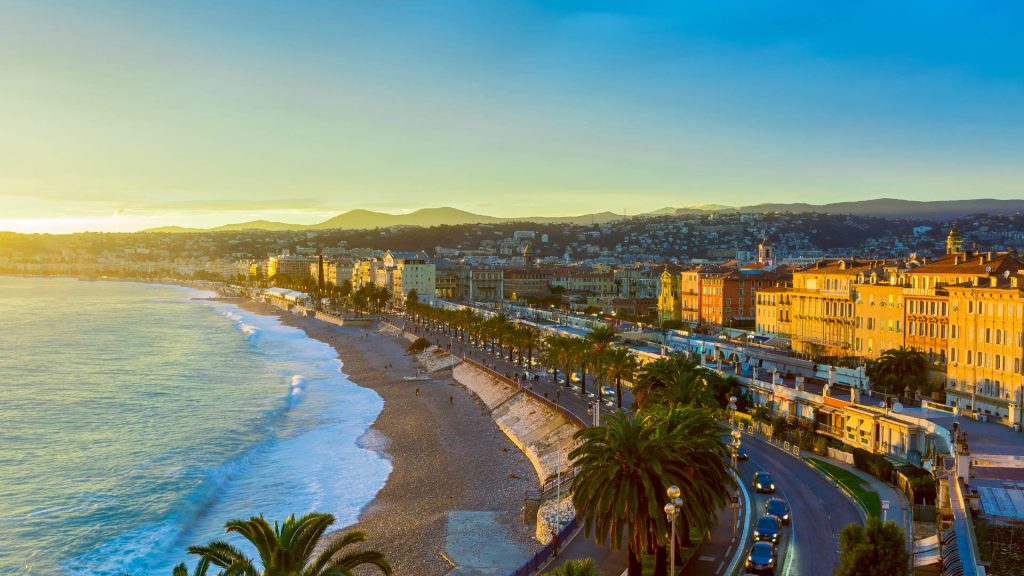 Nizza ist eine charmante Stadt an der Südostküste Frankreichs
