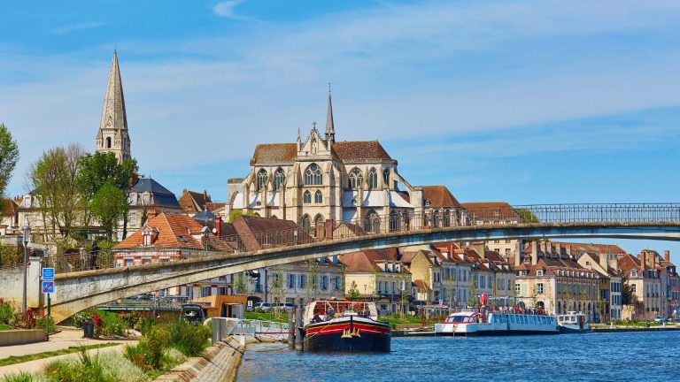 Burgundy, in central-eastern France, is a picture-perfect region known for its breathtaking scenery, fascinating history, and illustrious wines.